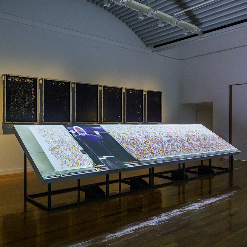 「つぐ minä perhonen」（世田谷美術館）プロジェクター12台が織りなす工場風景