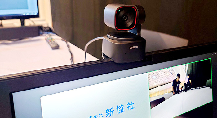 配信PCに載せらた小型PTZカメラ OBSBOT Tiny2